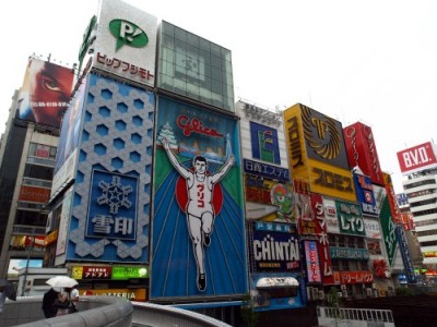 大阪ミナミの繁華街